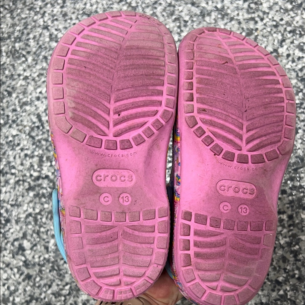 Lisa Frank Print Girls size 12 Crocs - Picture 4 of 4